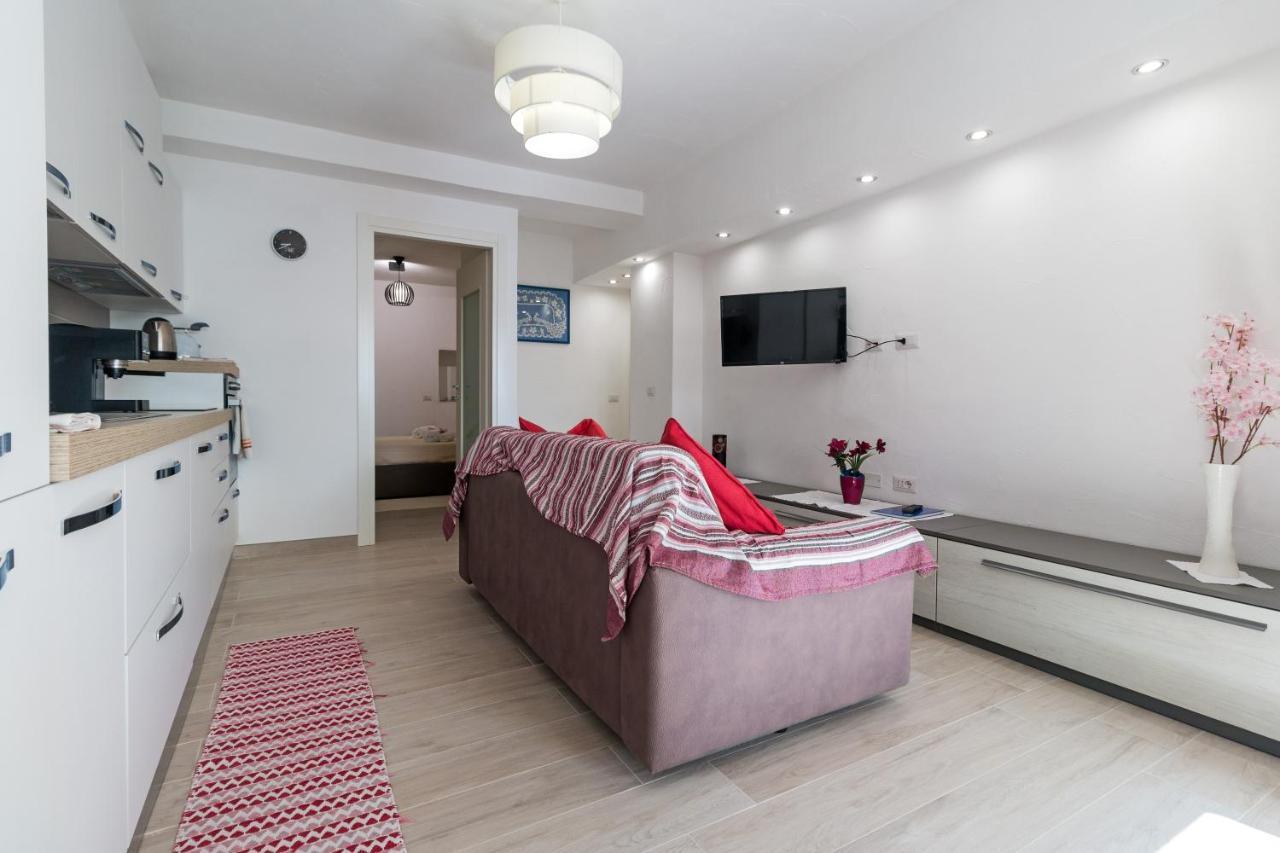 Purple Flower Suite Apartment Кала-Гононе Экстерьер фото