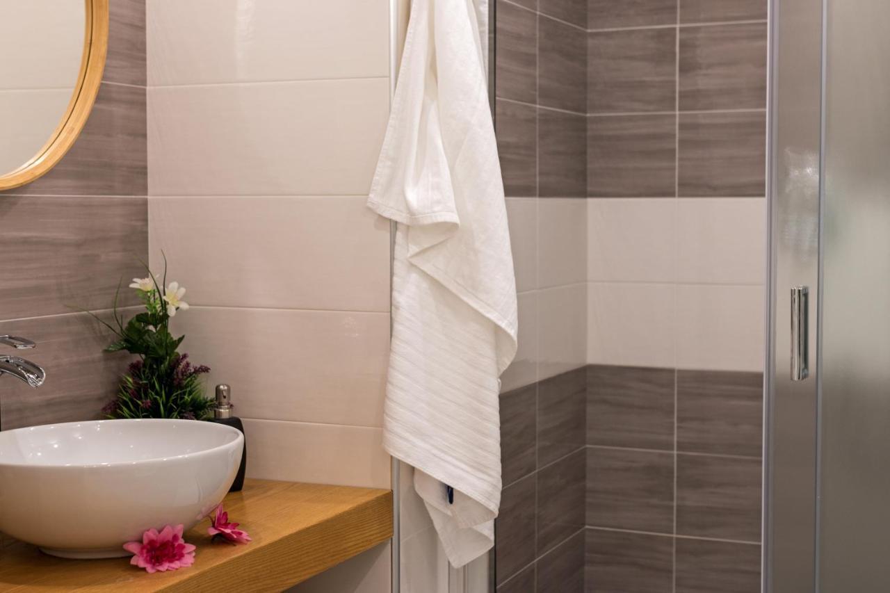 Purple Flower Suite Apartment Кала-Гононе Экстерьер фото