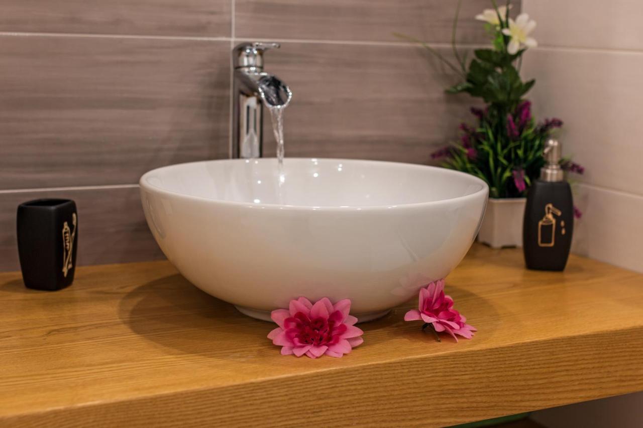 Purple Flower Suite Apartment Кала-Гононе Экстерьер фото