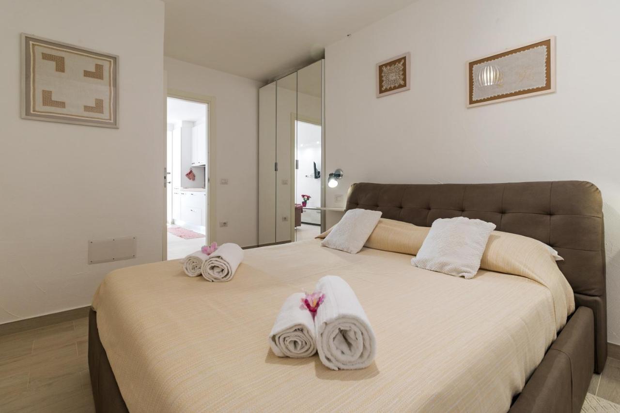 Purple Flower Suite Apartment Кала-Гононе Экстерьер фото