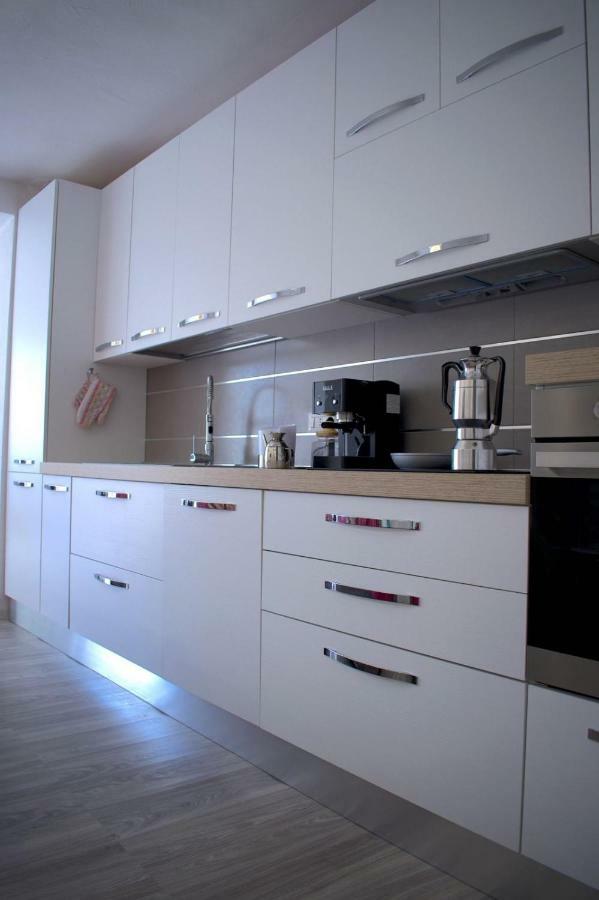 Purple Flower Suite Apartment Кала-Гононе Экстерьер фото