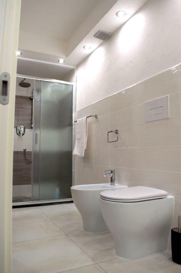 Purple Flower Suite Apartment Кала-Гононе Экстерьер фото