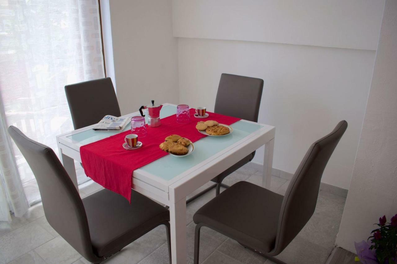 Purple Flower Suite Apartment Кала-Гононе Экстерьер фото