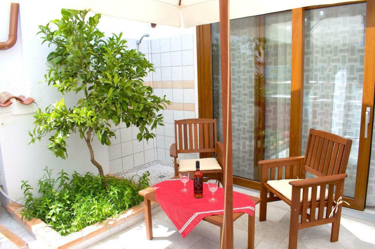 Purple Flower Suite Apartment Кала-Гононе Экстерьер фото